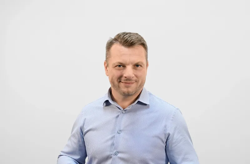 Payroll 360 employee ready to present an offer during an online meeting